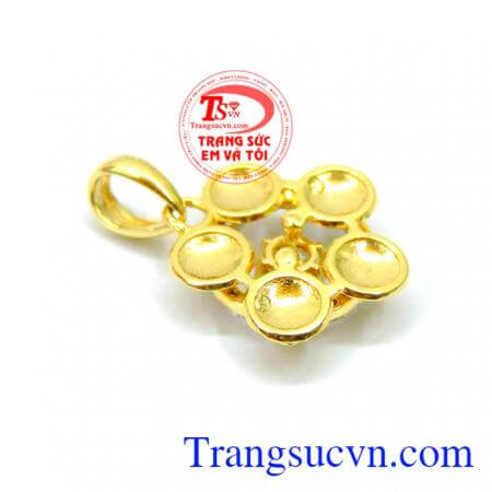 Mặt dây chuyền nữ vàng quý phái dễ kết hợp cùng nhiều kiểu dây chuyền vàng