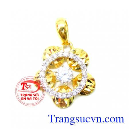 Sản phẩm mặt dây nữ korea bông hoa may mắn là mặt dây chuyền vàng tây dành cho nữ