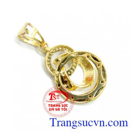 Mặt dây chuyền nữ vàng quý phái dễ kết hợp cùng nhiều kiểu dây chuyền vàng