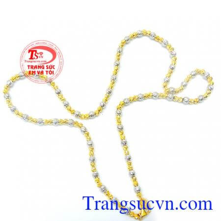 Dây chuyền thể hiện sự nhẹ nhàng, duyên dáng cũng như sang trọng quý phái, đeo mang lại may mắn trong cuộc sống