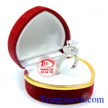 Nhẫn vàng trắng đính đá đẹp 10k là món quà ý nghĩa nhất dành cho phái đẹp mang lại vẻ đẹp thùy mị.