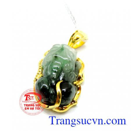 Mặt dây tỳ hưu bọc vàng may mắn là mang đến cho gia đình vận hạn về sức khỏe và tài vận.