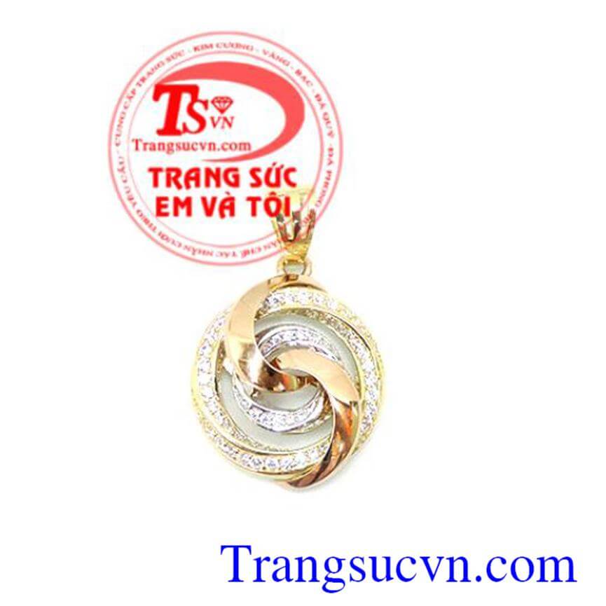 Mặt nữ 3 màu may mắn