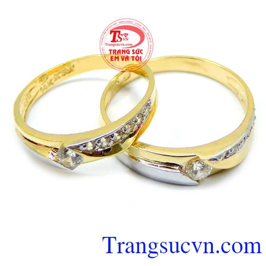 Cặp nhẫn cưới tình yêu hẹn ước thiết kế tinh tế sang trọng phù hợp với xu hướng ngày cưới hiện nay toát lên vẻ sang trọng quý phải cho người đeo