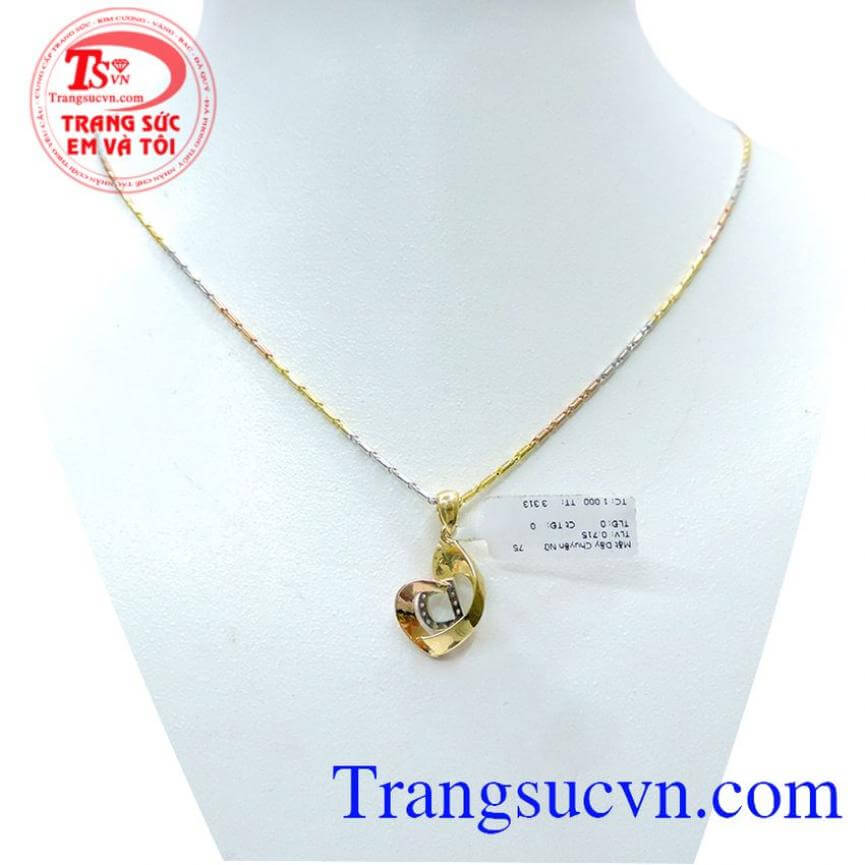 Bộ nữ trang chữ D duyên dáng