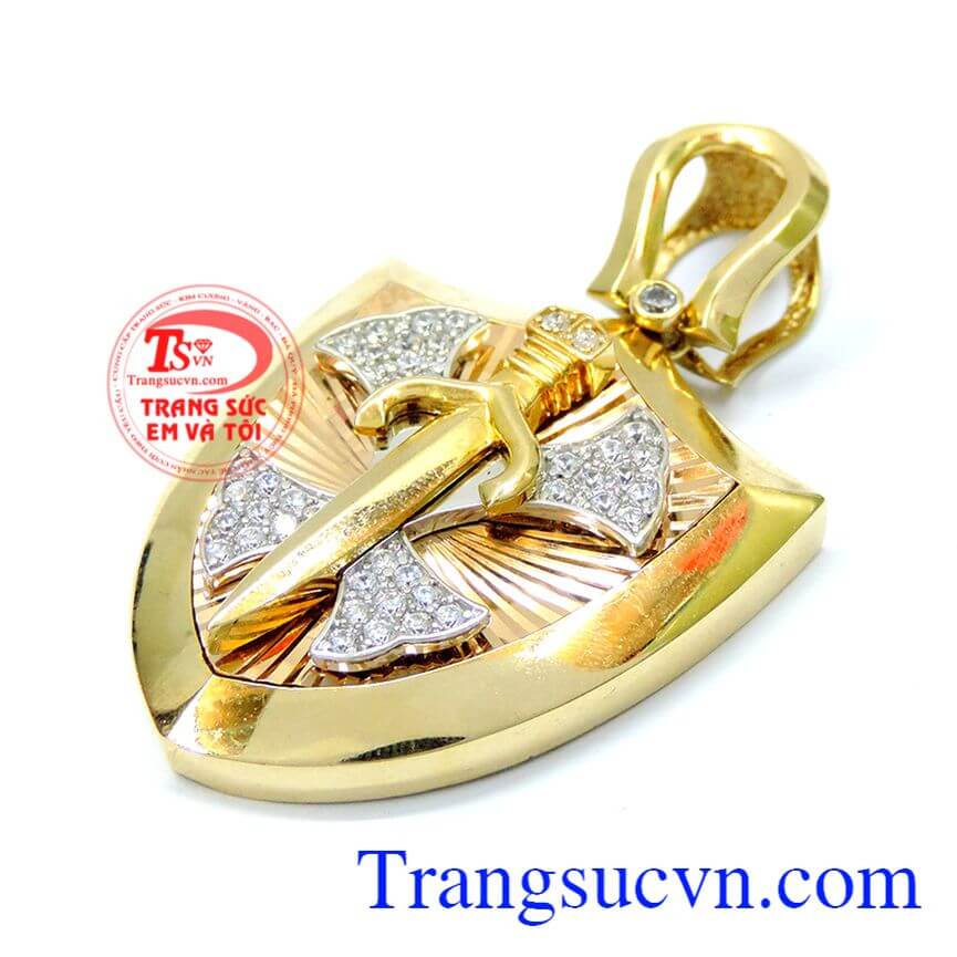 sản phẩm được chế tác trên chất liệu vàng 18k italy nhập khẩu sáng bóng, Mặt dây khiên kiếm mạnh mẽ đẹp