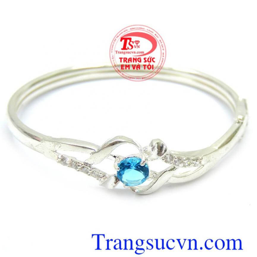 Lắc bạc đá đẹp cho em nhỏ
