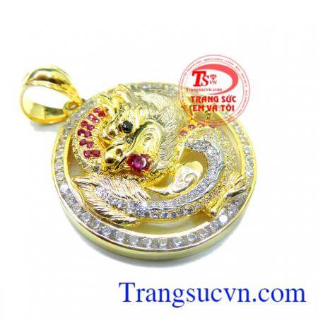 tôn lên được sự cao quý trong các cuộc giao tiếp sản phẩm mặt dây chuyền vàng được thiết kế và chế tác trên máy 3D đảm bảo tinh xảo khách hàng ưa chuộng nhiều năm.