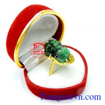 Nhẫn nữ vàng tây dành cho phái đẹp, đeo hợp thời trang và quý phái, đeo nhẫn tỳ hưu mang lại may mắn, chiêu tài của cải, phú quý. Nhẫn tỳ hưu nữ tính may mắn đẹp