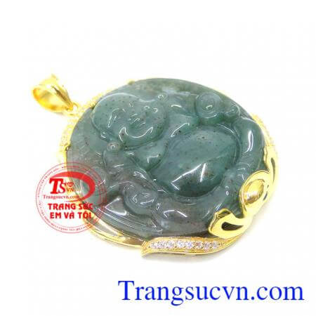 Trong văn hóa dân gian, đeo mặt dây chuyền Phật có thể diệt trừ tai chướng, bảo hộ bình an, mang lại vận khí cát tường tượng trưng cho tài lộc dồi dào, rất được giới doanh nhân, người làm kinh tế sùng bái. Mặt phật canxidon đem lại niềm vui