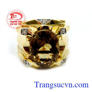 Nhẫn nam thạch anh hợp phong thủy là món trang sức đẹp tạo vẻ đẹp sang trọng cho nam tính