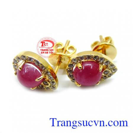 Hoa tai ruby mang lại may mắn đẹp được nhiều người chuộng làm trang sức không chỉ bởi màu sắc đẹp, sang trọng mà còn giá trị theo phong thủy