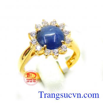 Hơn thế nữa, Sapphire còn được coi là viên đá của mùa cưới, mùa hy vọng và tình yêu. Nhẫn saphire cho nữ quý phái