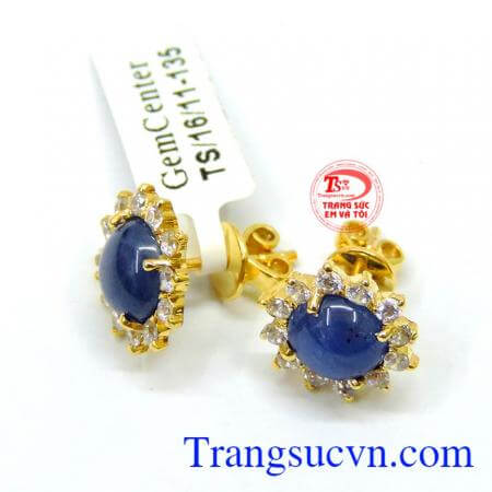 đôi hoa tai vàng bọc đá quý saphire thiết kế tinh tế, sang trọng, quý phái cho phái nữ. Hoa tai saphire vàng 14k đẹp