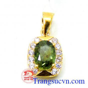 Mặt nữ saphire thiên nhiên đẹp tôn lên nét sang trọng, quý phái, người yêu thời trang nên sử dụng