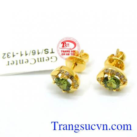 Hoa tai saphire hạnh phúc cho nữ đeo trang sức đá quý hợp với cung mệnh sẽ mang lại sức khỏe, may mắn, hưng vượng cho chủ nhân.