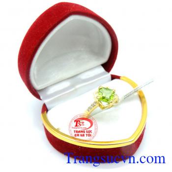 Nhẫn peridot nữ mang lại may mắn