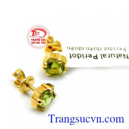 Peridot là loại đá có màu sắc kết hợp giữa vàng cao quý và xanh lục hi vọng nên nó giúp người đeo xua tan nỗi sợ hãi trong đêm tối và đem lại cho họ đức tính ôn hòa, Hoa tai peridot nữ trẻ trung đẹp