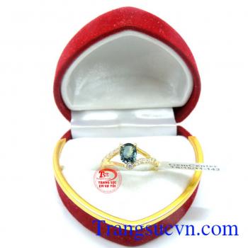 Nhẫn saphire nữ may mắn yêu thương quý phái cho nữ. 