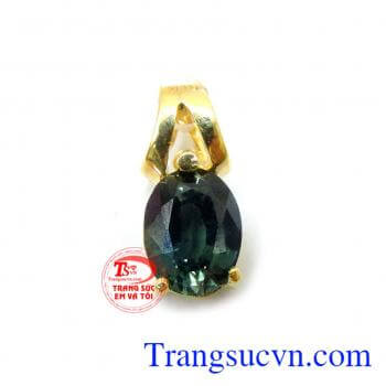 Mặt saphire nữ là viên đá của sự giàu sang, sung túc, giúp đạt được mục đích mong muốn, giúp cân bằng và kích họat rối dương, loại khỏi đầu ốc những suy nghĩ tiêu cực theo mệnh xinh xắn
