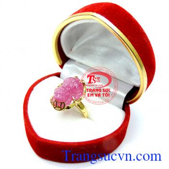 Nhẫn nữ tỳ hưu ruby tài lộc