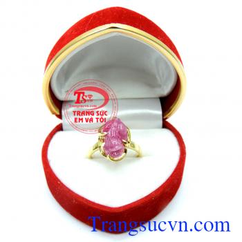 Nhẫn tỳ hưu ruby cá tính đẹp có tác dụng đem đến vận khí tốt và bình an.