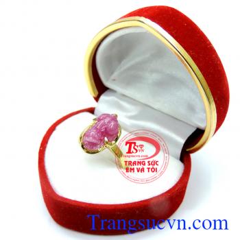 Cho người đeo năng lượng mới này thể hiện sức mạnh, sự quyết đoán và ý trí mạnh mẽ sẽ giúp người mệnh Hỏa dễ thành công. Nhẫn tỳ hưu ruby cá tính đẹp