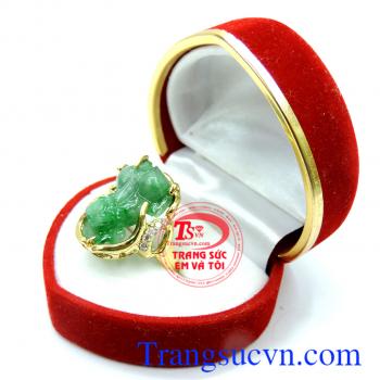 Trang sức phong thủy đang rất được ưa chuộng, nhất là nhẫn tỳ hưu. Nhẫn tỳ hưu jadeite hạnh phúc