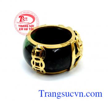 Nhẫn ngọc bọc vàng sang trọng