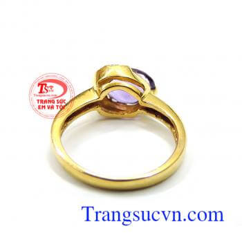 Biểu tượng cho chiêu tài phát lộc, thăng quan tiến chức, bảo trợ sức khỏe, tịch tà hóa sát. Nhẫn thạch anh tím nữ trang đẹp