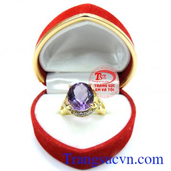 Nhẫn thạch anh tím thời trang đẹp với thiết kế tinh tế tỷ mỉ.