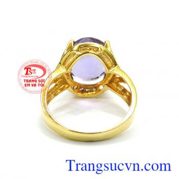 Đeo hợp thời trang hợp mệnh hợp phong thủy mang lại niềm vui nhiều điều may mắn. Nhẫn thạch anh tím thời trang đẹp
