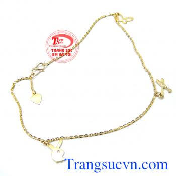 Chất liệu vàng 10k sáng bóng.