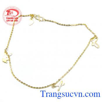 Lắc chân cá tính cho nữ dễ thương, phù hợp với các bạn nữ thích sự mảnh mai, đơn giản nhưng vẫn nữ tính, nổi bật thiết kế tinh tế và xinh xắn với họa tiết kéo và 2 ngón tay nhỏ sẽ tô điểm cho đôi chân trong đông giá rét này cùng kiểu dáng thanh lịch, duyê