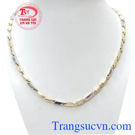 Dây chuyền nam đẹp mạnh mẽ với kiểu dáng mới lạ, dây chuyền nam vàng này sẽ làm các bạn trở lên cá tính hơn mạnh mẽ hơn