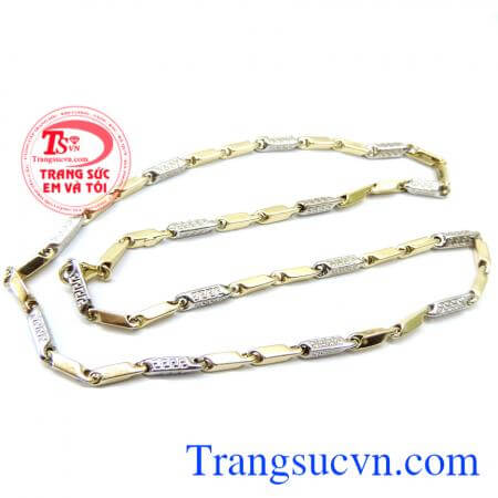 Sản phẩm kết hợp với mặt dây chuyền sẽ tôn lên được vẻ phú quý sang trọng đầy nam tính