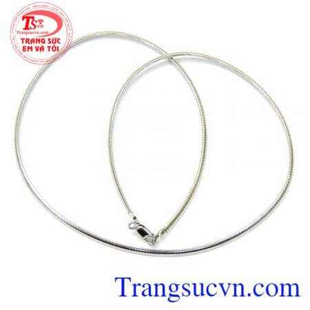 Kiểu dáng sang trọng với kiềng đeo cách điệu hợp mốt kiểu dáng đơn giản.