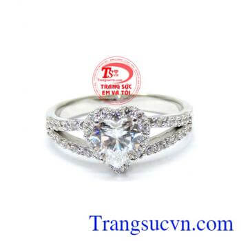 Nhẫn nữ xinh xắn cá tính đẹp là một trong những phụ kiện không thể thiếu được của các bạn gái.