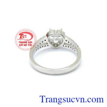 Là hình tượng biểu hiện cho sự sang trọng, quý phái thể hiện trên món ăn, quần áo và trang sức. Nhẫn nữ xinh xắn cá tính đẹp