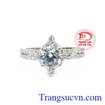 Đặc biệt các viên đá đẹp và đính tỉ mỉ trên đường viền của sản phẩm nhằm mang lại vẻ đẹp trong sáng nhất, lung linh nhất. Nhẫn nữ vàng trắng tặng phái đẹp