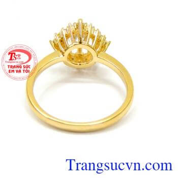 Chất lượng vàng được đảm bảo uy tín. Nhẫn vàng nữ may mắn đính đá