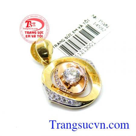 Mặt nữ vàng đính đá thanh lịch vô cùng dản dị của bạn gái cũng như món quà tuyệt vời dành tặng cho một nửa yêu thương của mình