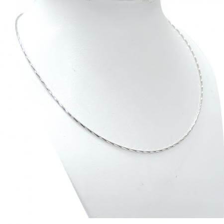 Kiềng nữ đeo quý phái đẹp thiết kế một cách tinh tế và đẹp mắt, đem lại cho các bạn một bộ nữ trang đẳng cấp, thời thượng. 