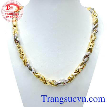 Dây chuyền vàng thời trang nam tính với kiểu dáng phong cách mạnh mẽ được chế tác từ chất liệu vàng 14k theo tiêu chuẩn quốc tế tôn thêm được vẻ mạnh mẽ, cá tính và ấn tượng cho đấng mày râu