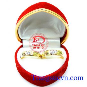 Đôi nhẫn cưới trái tim đang yêu