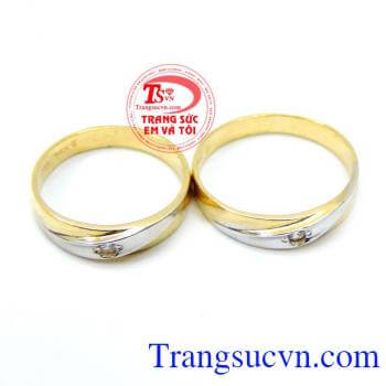 Nhẫn được làm từ chất liệu vàng 14k sáng bóng, miễn phí khắc tên trong lòng nhẫn, bảo đảm chất lượng