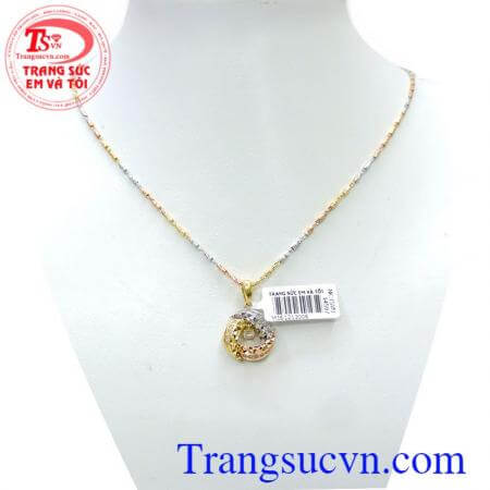 Bộ trang sức cho nữ đeo quý phái