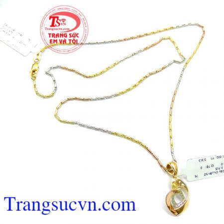 Bộ nữ trang chữ D duyên dáng vẫn vô cùng hiện đại và trẻ trung cho phái đẹp 