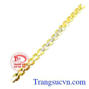 Mang lại vẻ đẹp cho đấng mày râu được làm từ chất liệu vàng 18k nhập khẩu từ ý đeo sáng bóng đầy sang trọng. Lắc tay nam đầy cá tính