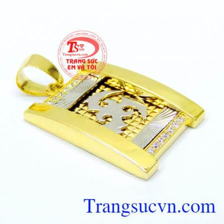 và phù với những trang sức được thiết kế tinh xảo, sang trọng, quý phái đeo hợp thời trang với xu thế hiện nay chất lượng vàng 18k sáng bóng đảm bảo chất lượng